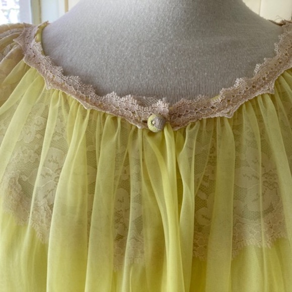 Vintage Canary Yellow Waltz Length Peignoir Set - Picture 7 of 15